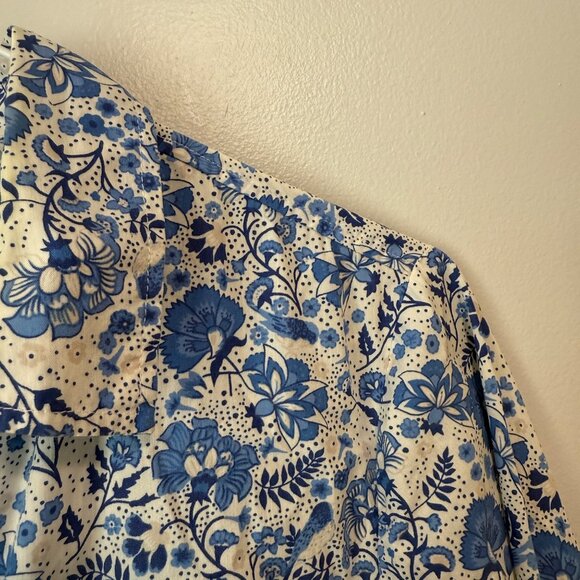 H&M Blue & White Floral Button-Down Shirt Womens Size 8 - Picture 2 of 7